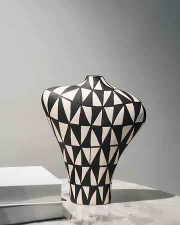 Elegant Black and white vase