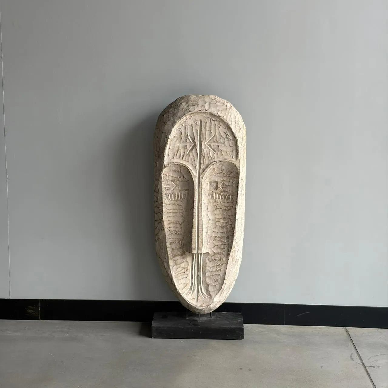 MASK WHITE SCULPTURE