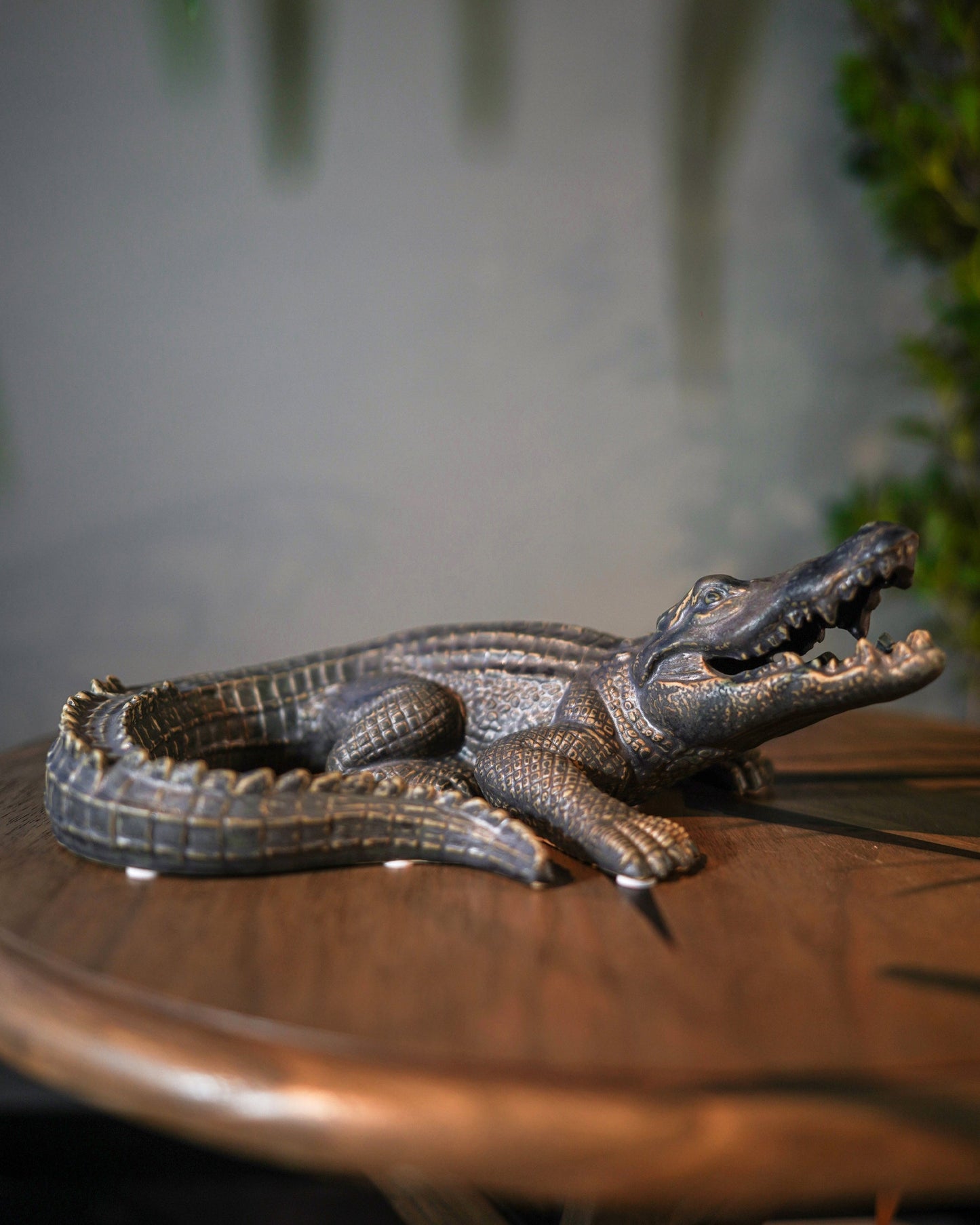 ALLIGATOR DECOR