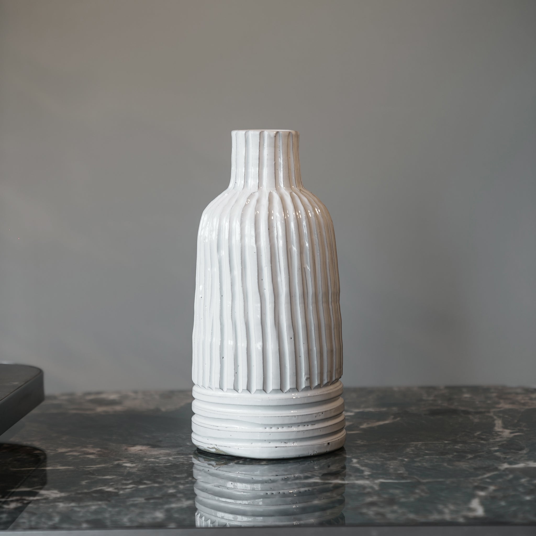 Line ceramic vase