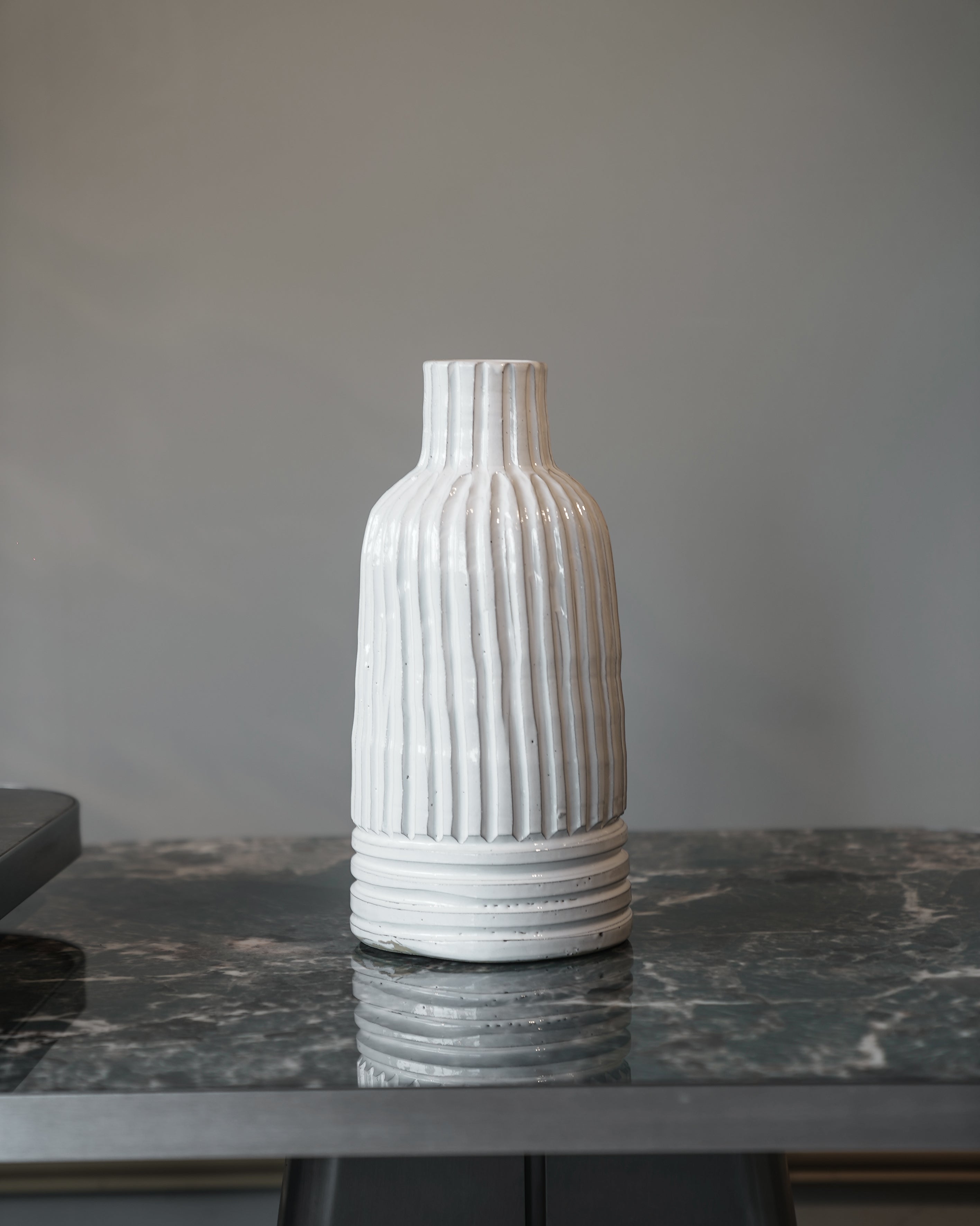 Line ceramic vase