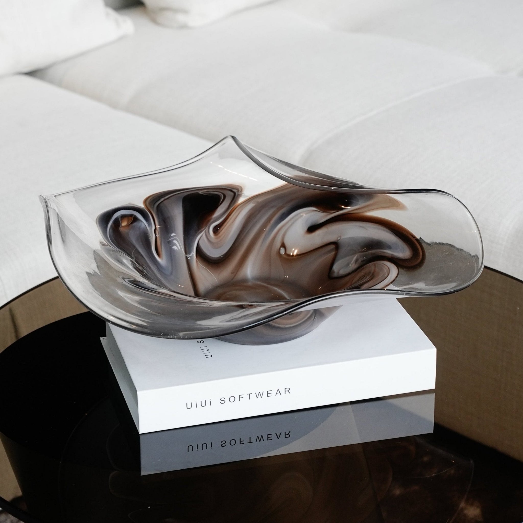Coastal-Inspired Glass Seaweed Plate Décor