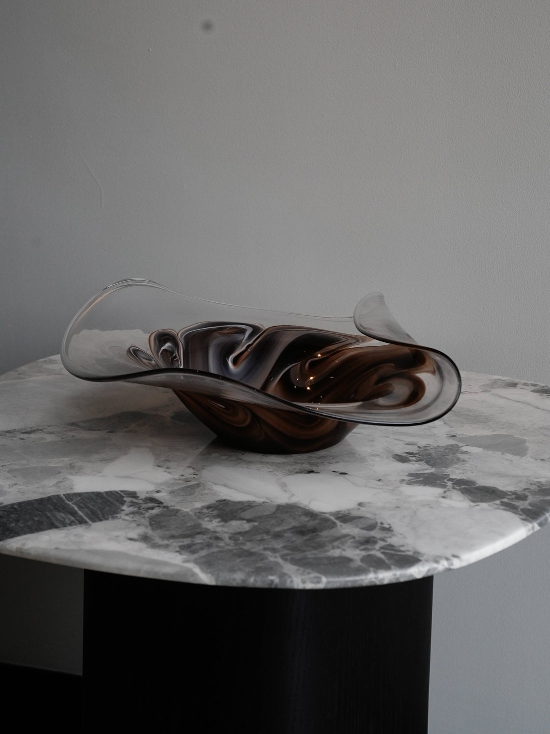 Coastal-Inspired Glass Seaweed Plate Décor