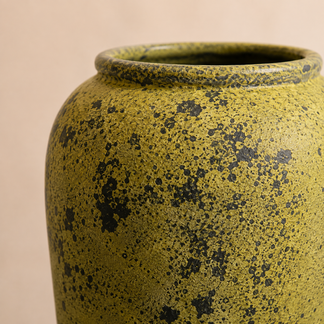 Tall Terracotta Pot – Yellow Speckled