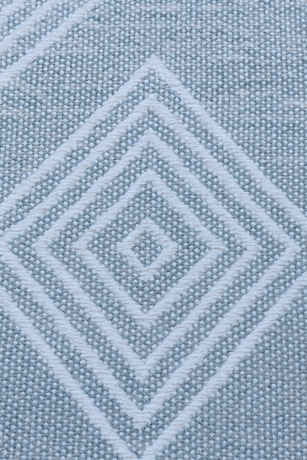 BLUE WHITE WOOL RUG