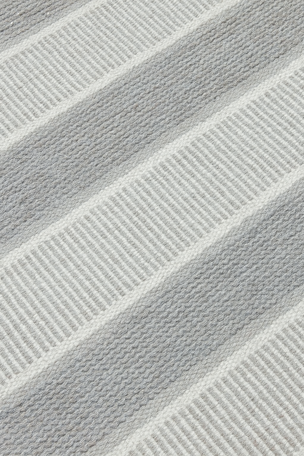 GULL IVORY WOOL RUG