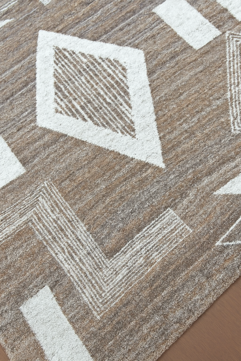 TAWNY BROWN POLYESTER RUG