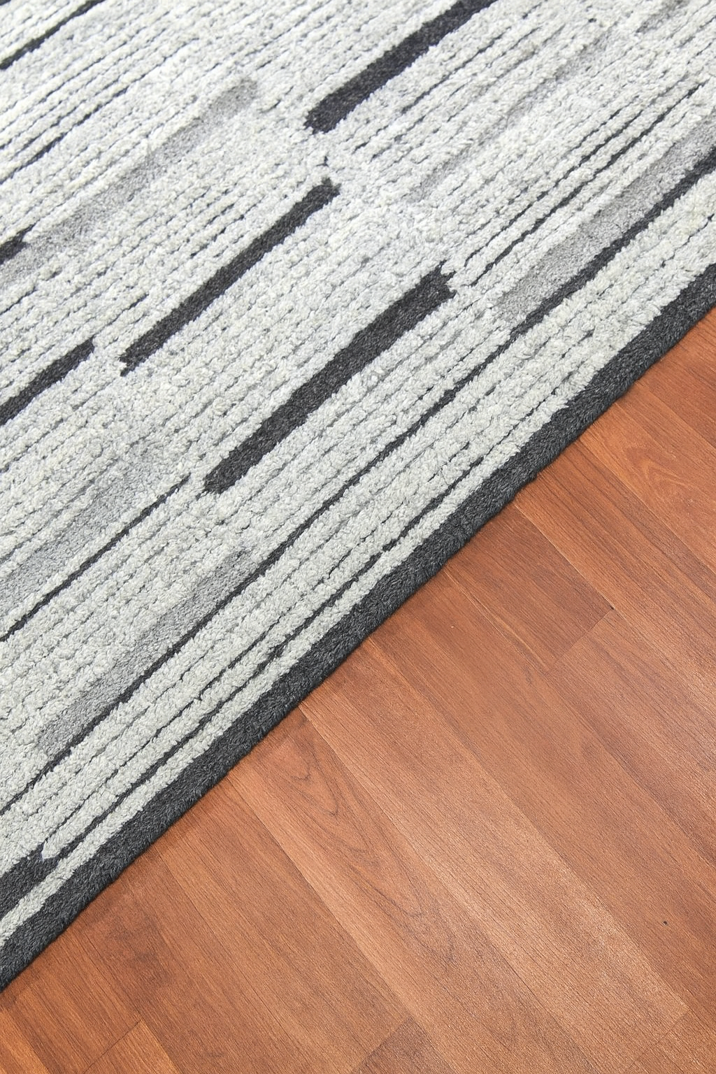 IVORY BLACK WOOL RUG
