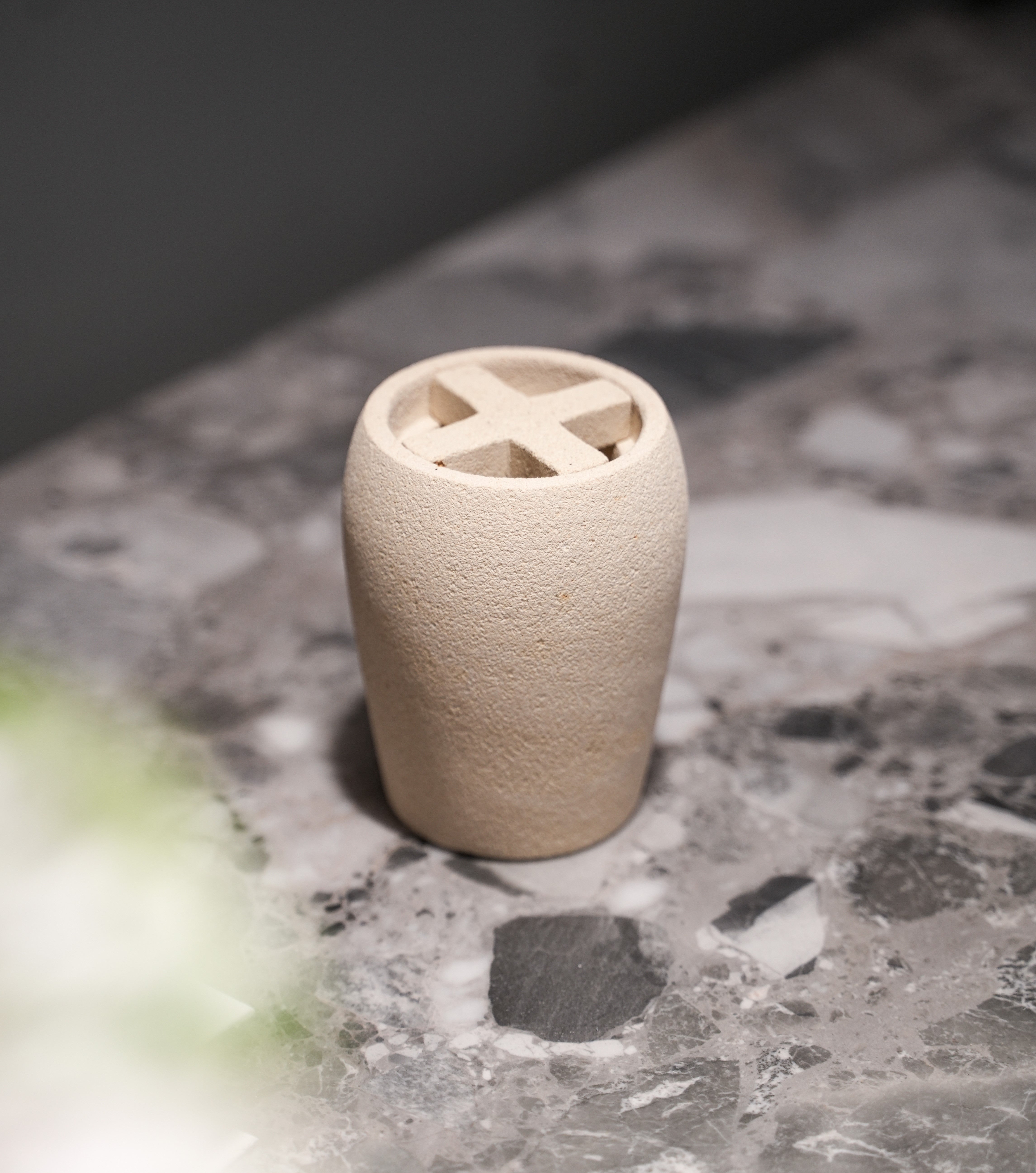 CERAMIC BRUSH HOLDER
