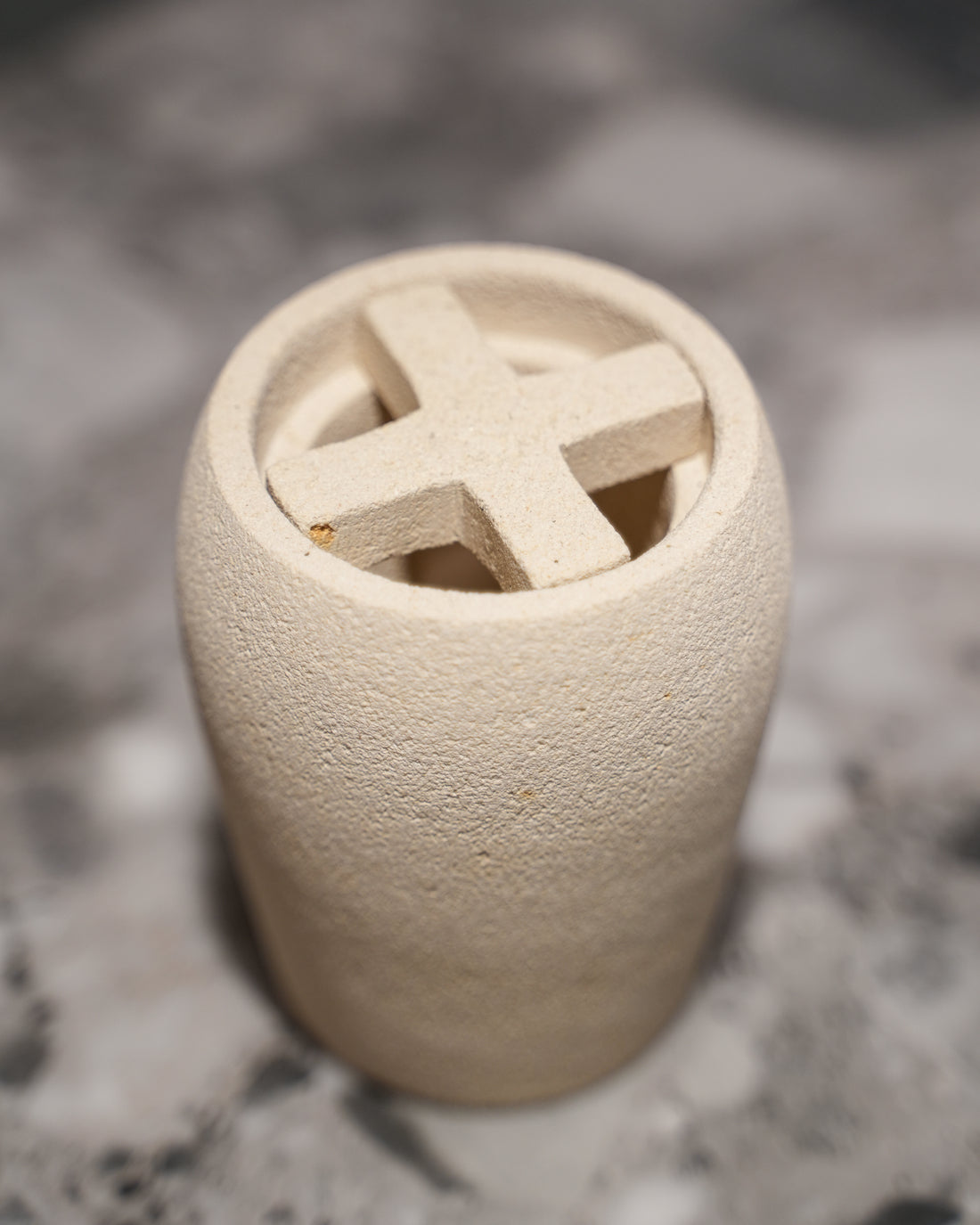 CERAMIC BRUSH HOLDER