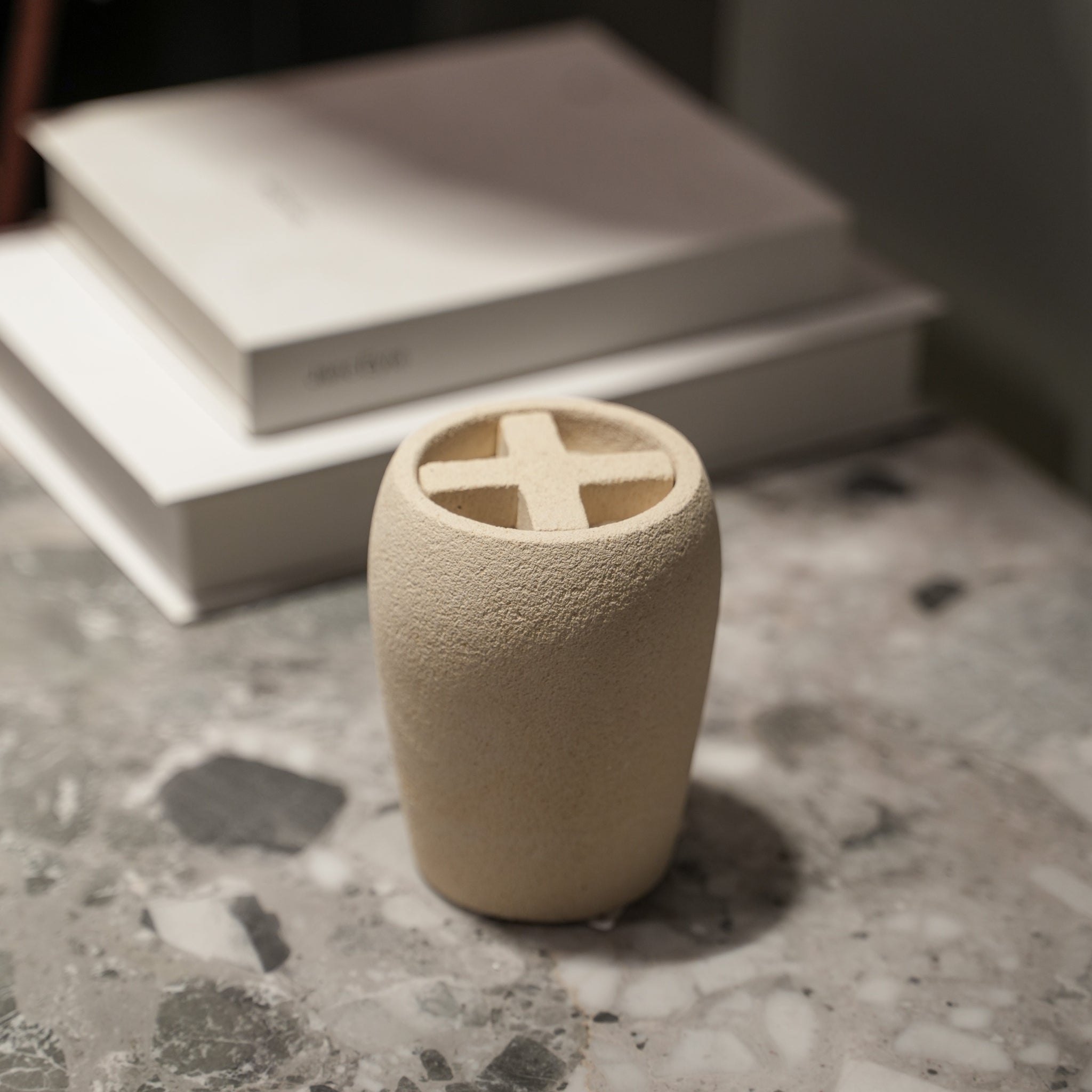 CERAMIC BRUSH HOLDER