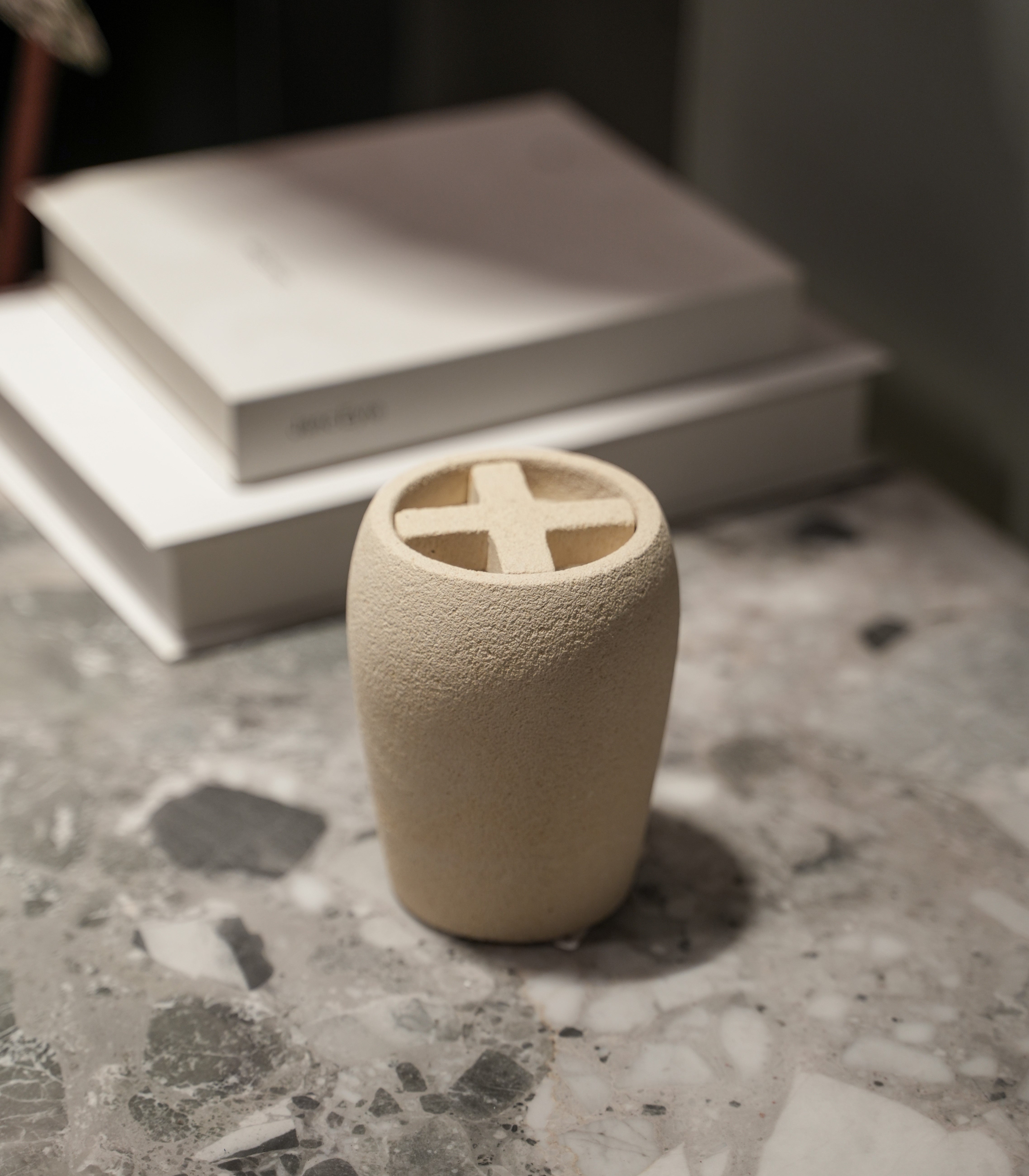 CERAMIC BRUSH HOLDER