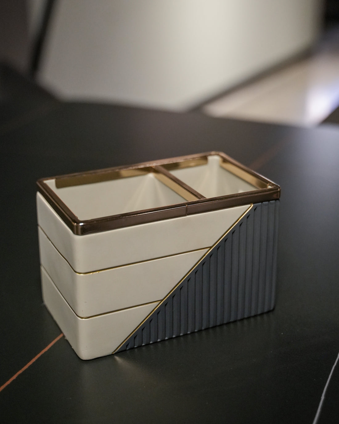STORAGE BOX