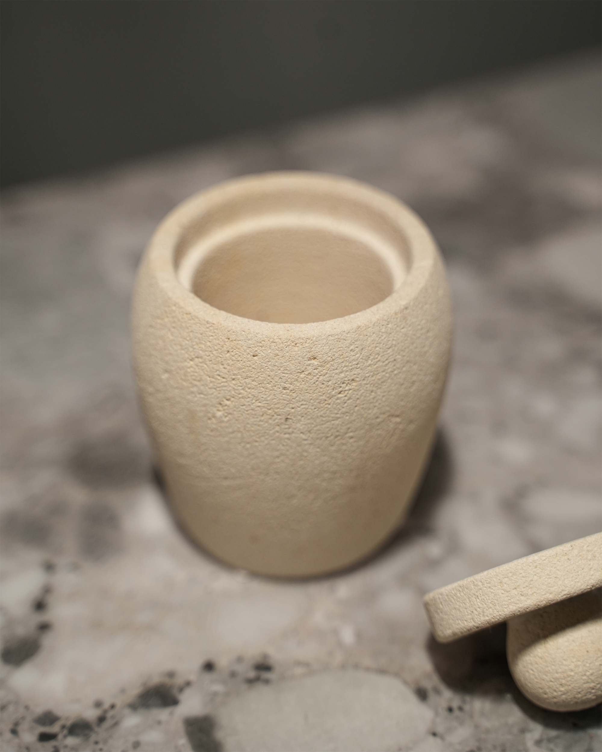CERAMIC CONTAINER
