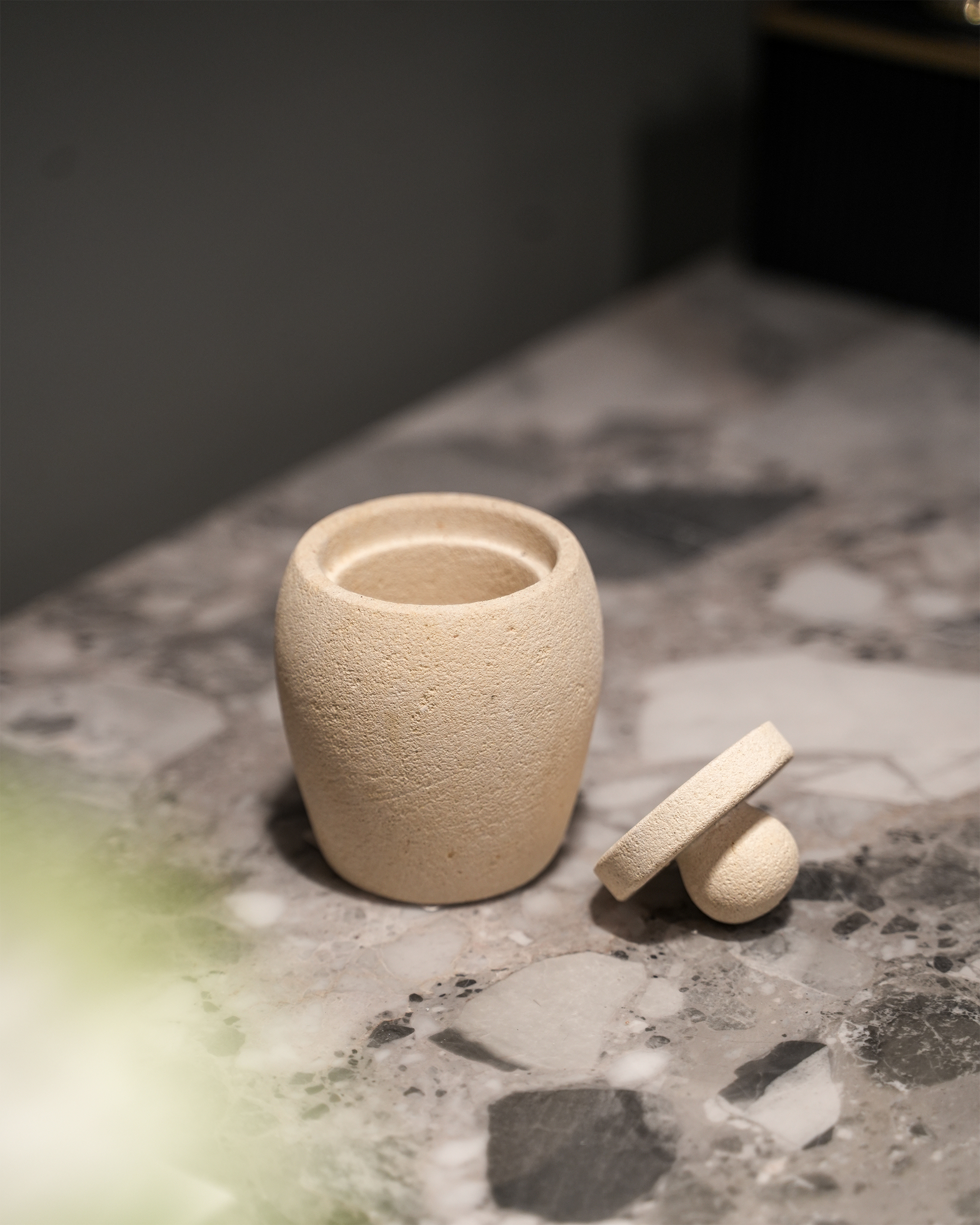 CERAMIC CONTAINER