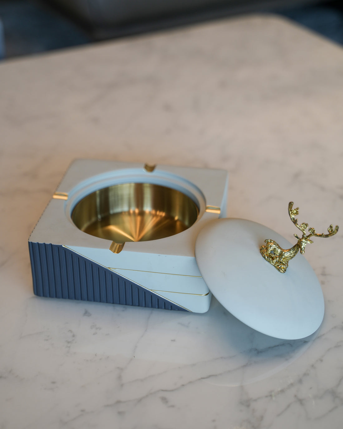 ASH TRAY