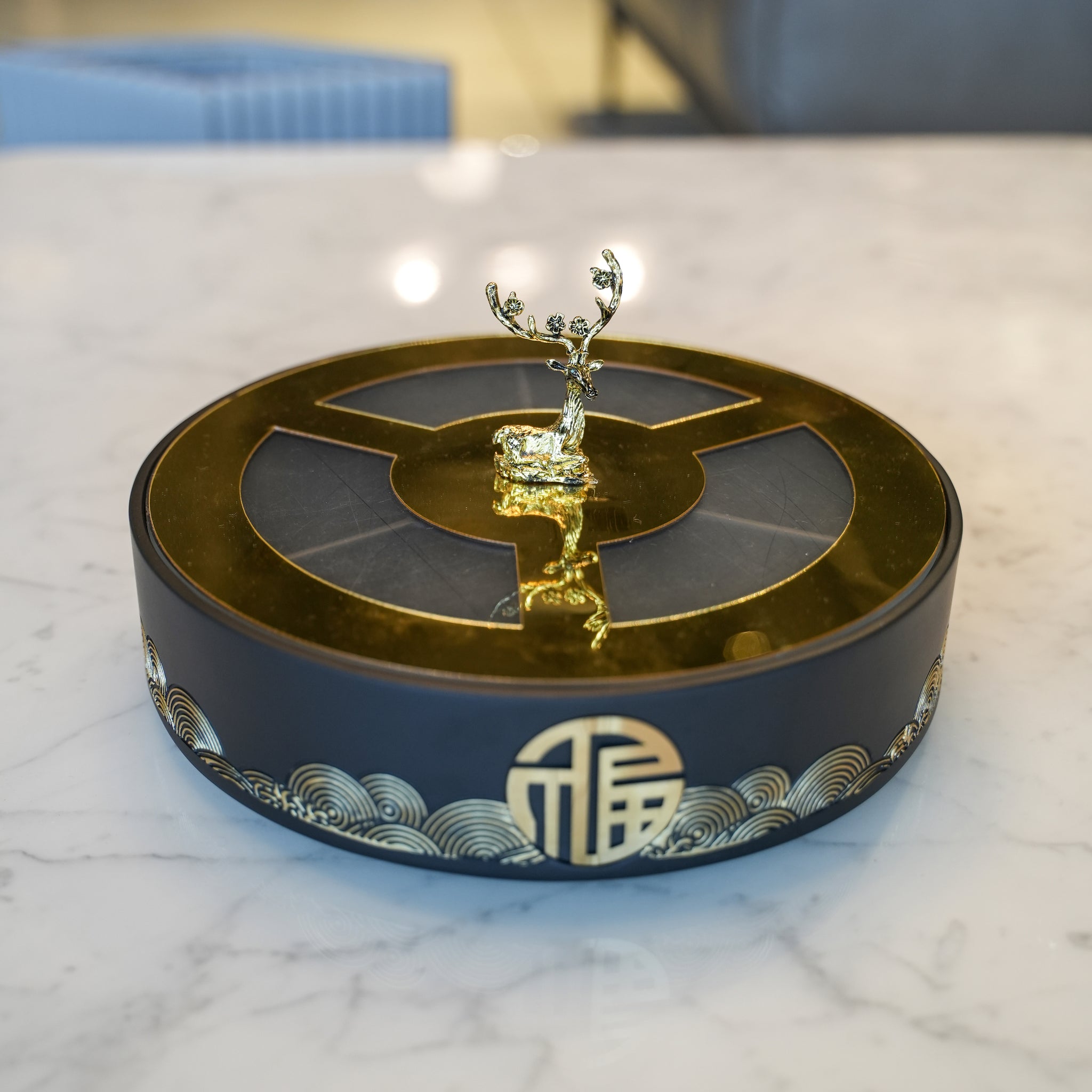 Sleek Versatile Tray