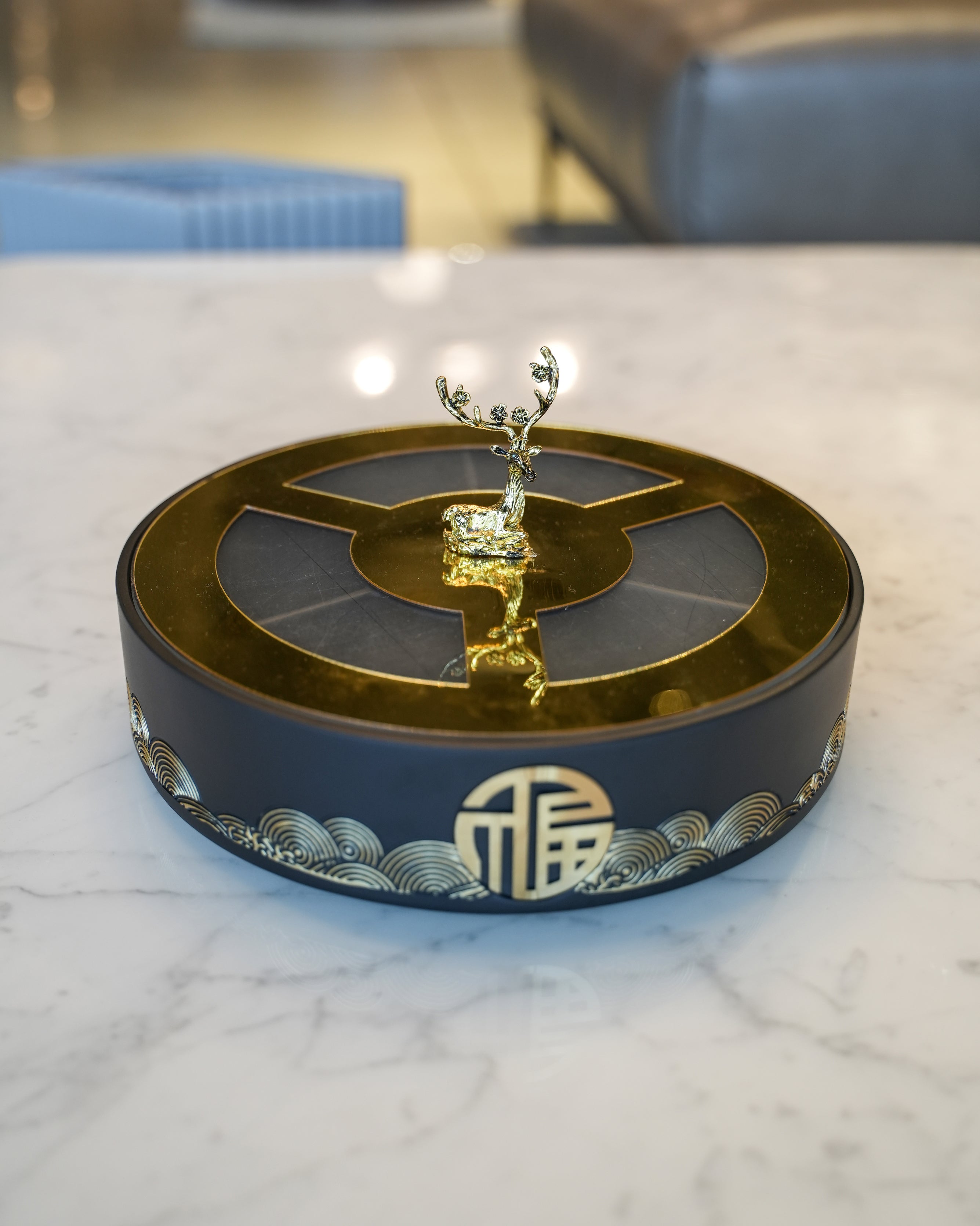Sleek Versatile Tray