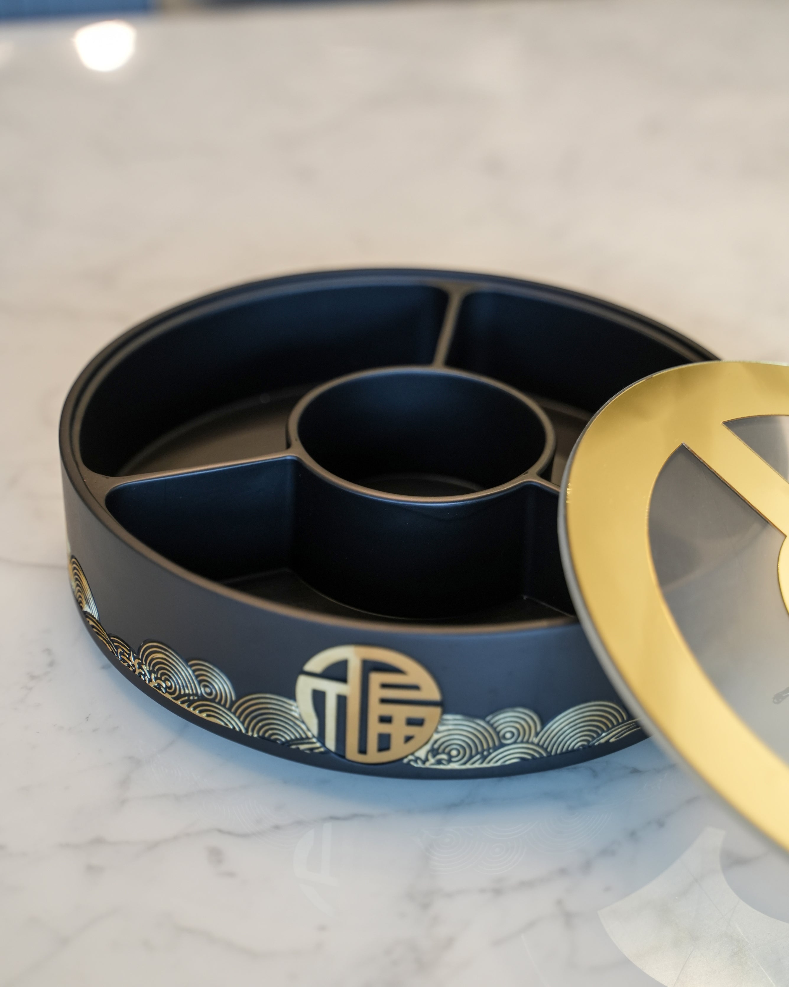 Sleek Versatile Tray