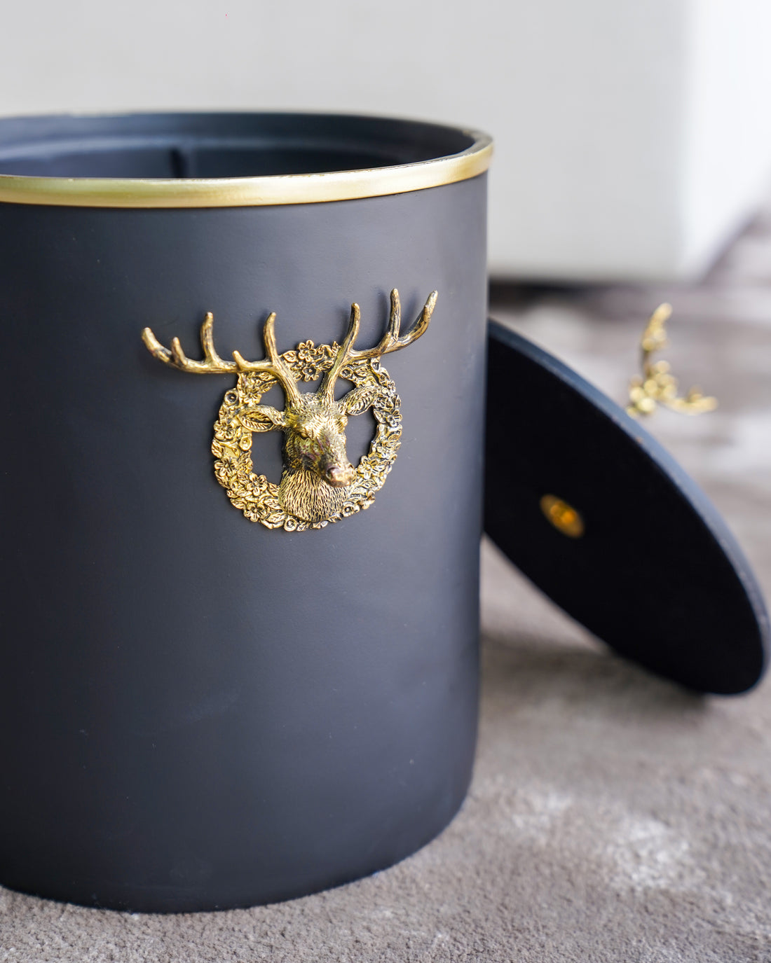 Resin Metal Trash Can