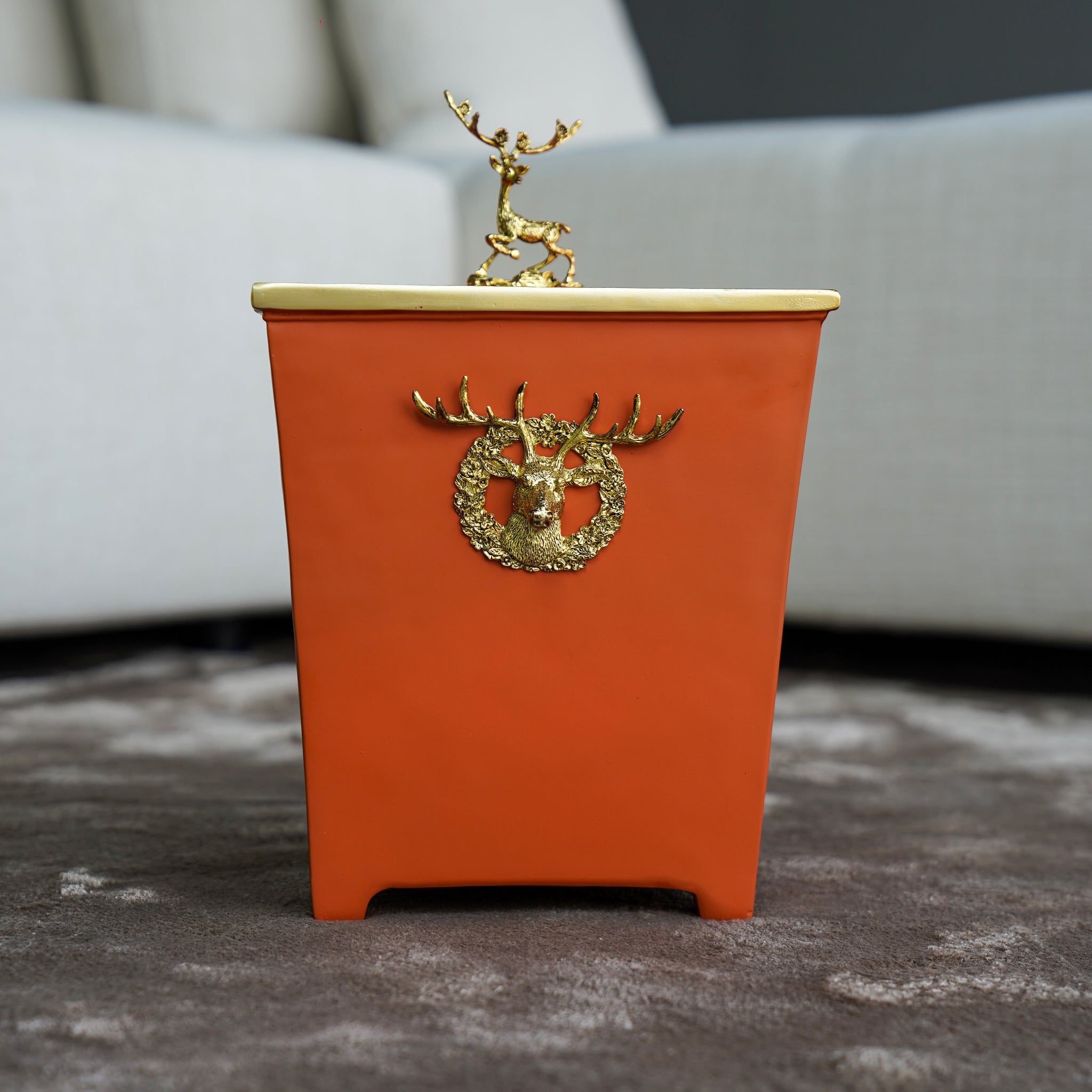 TRASH CAN