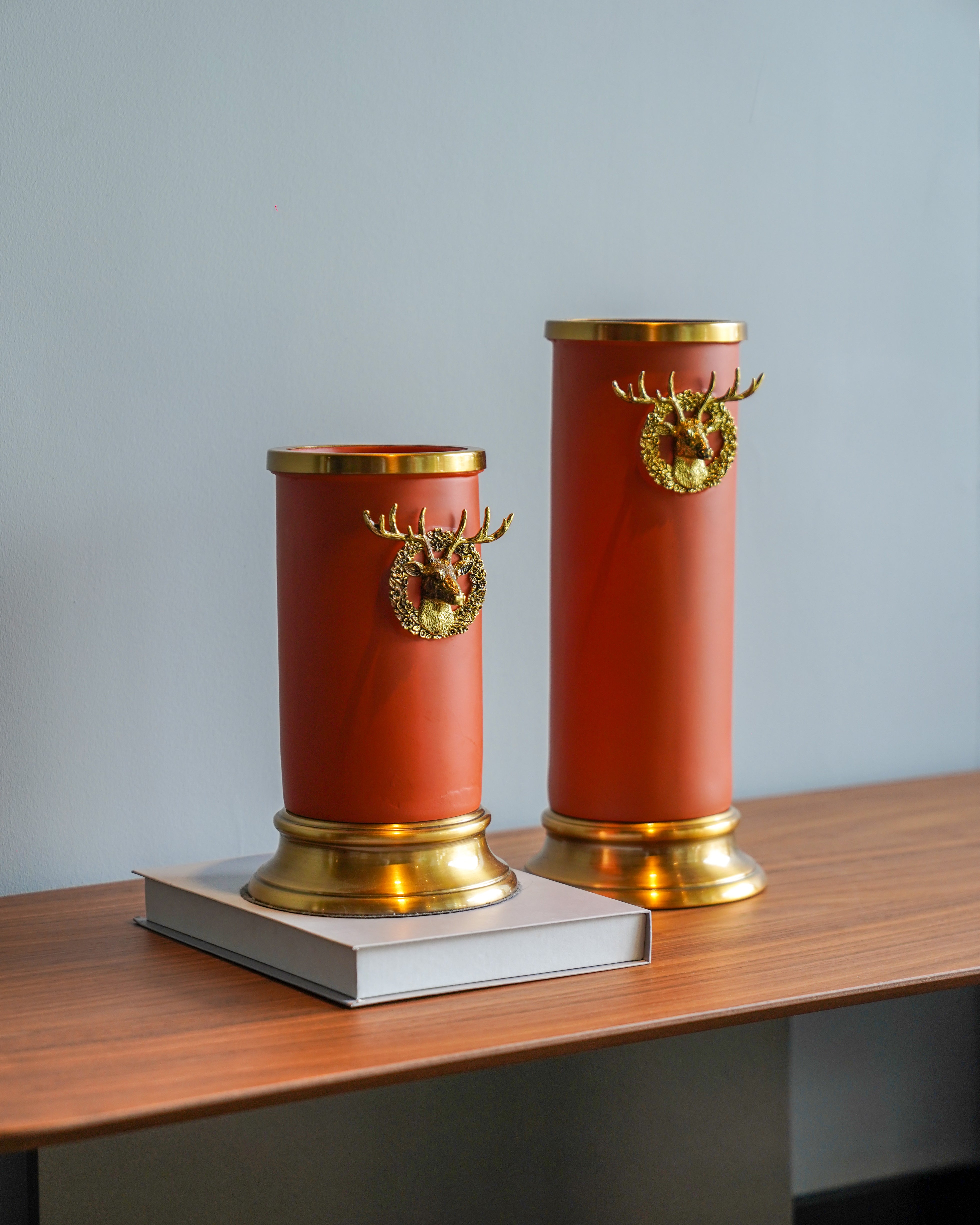 RESIN VASE