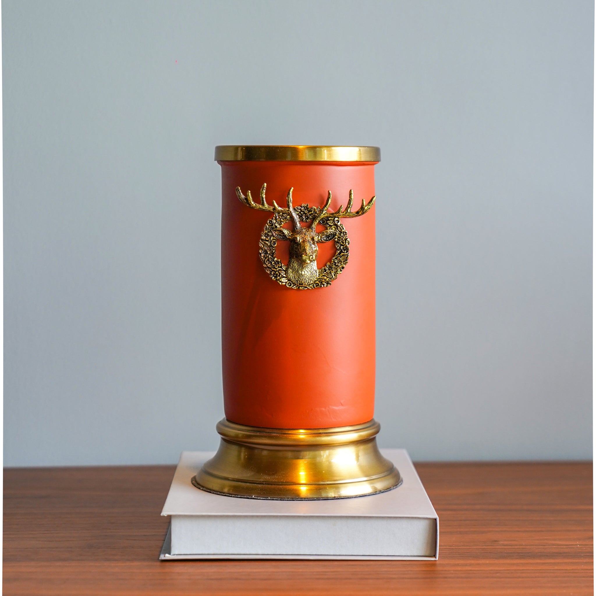 RESIN VASE