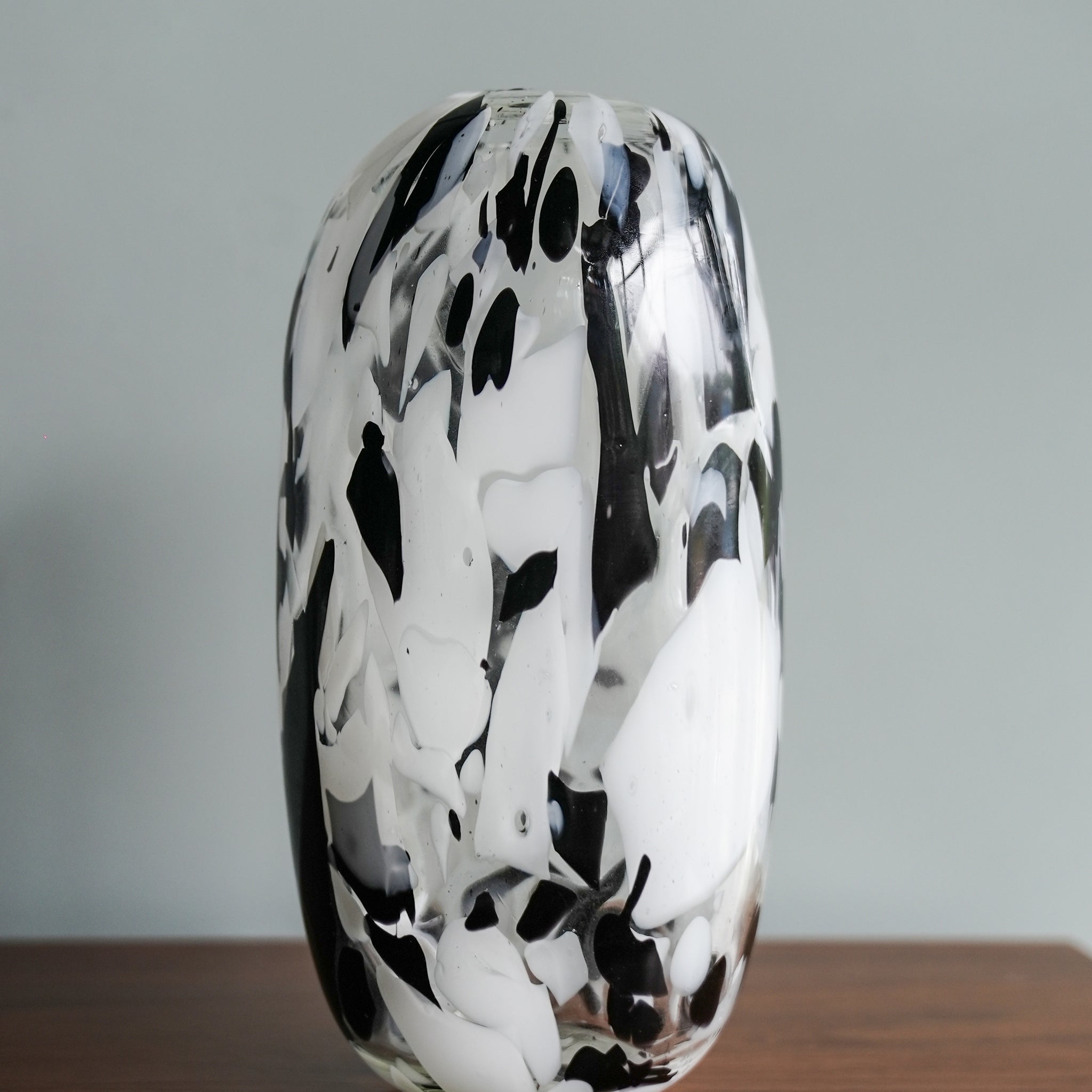 GLASS VASE