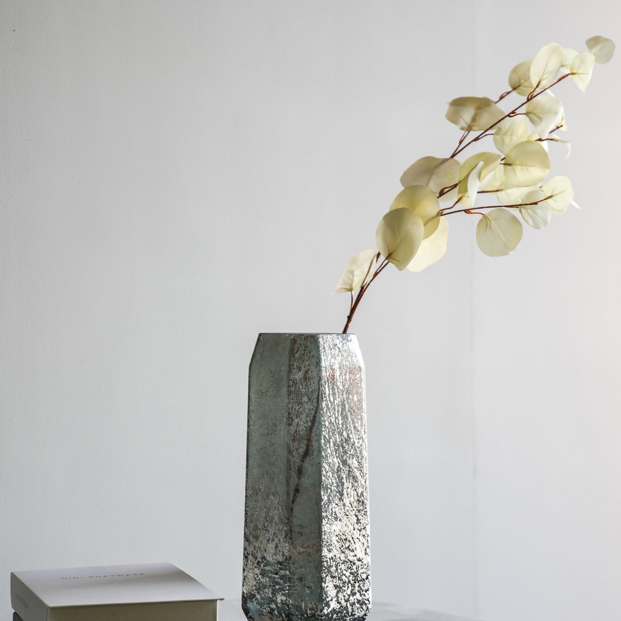 GLASS VASE