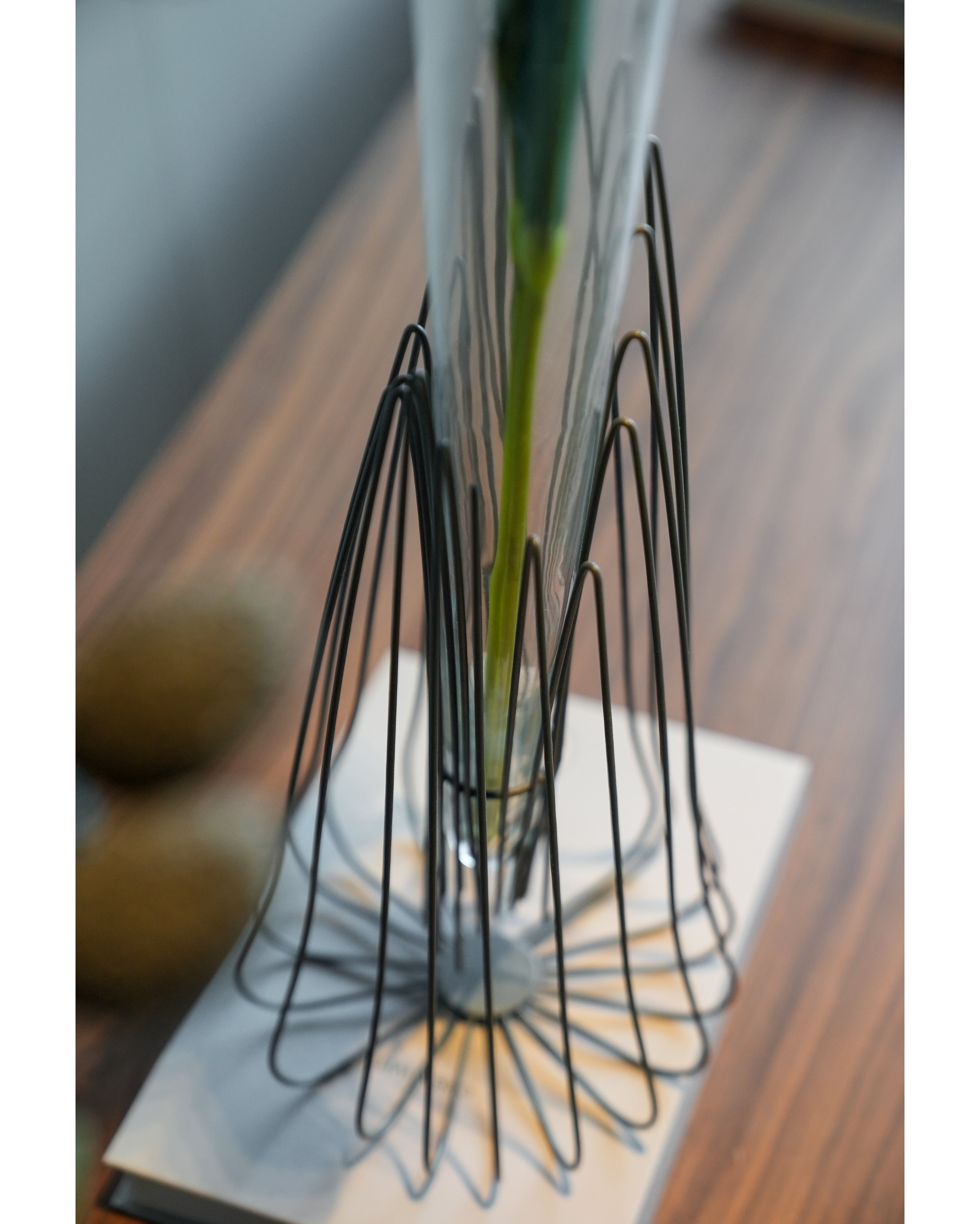 GLASS VASE