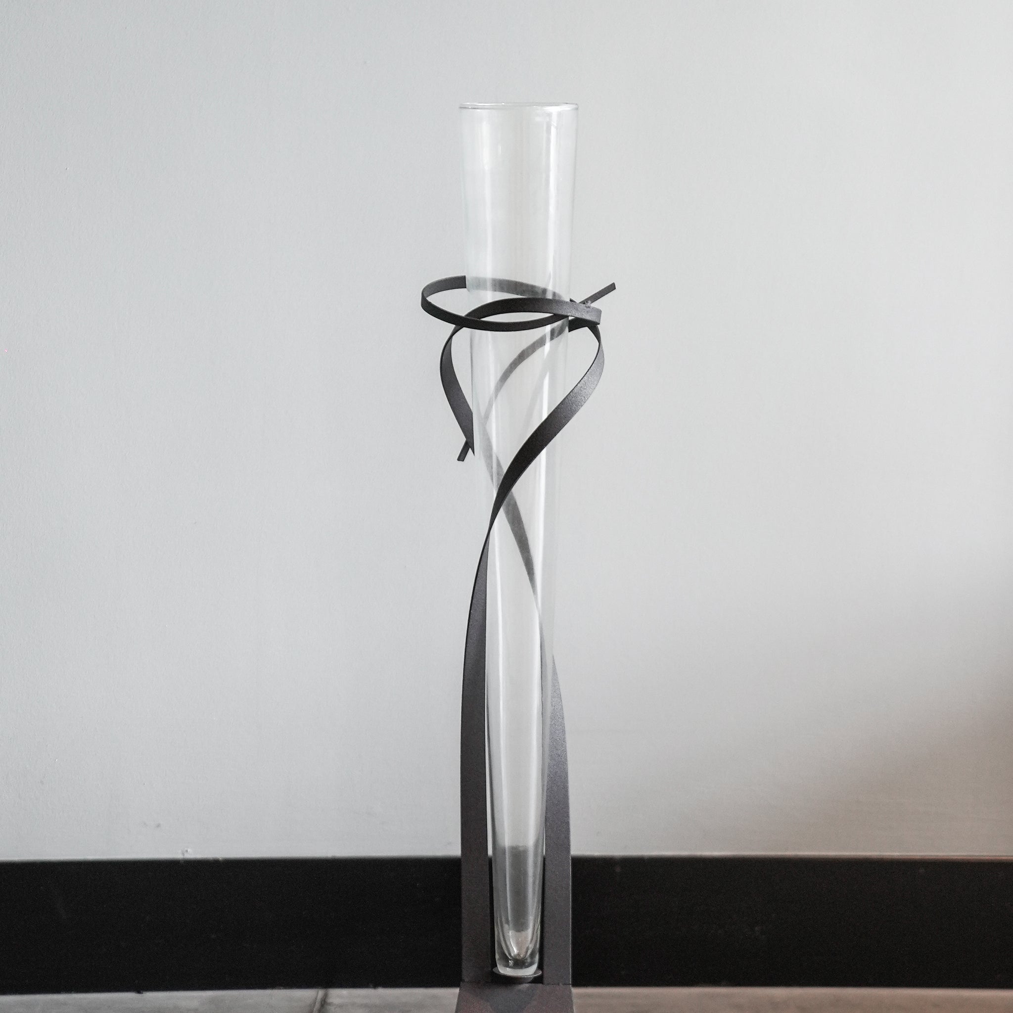 GLASS VASE