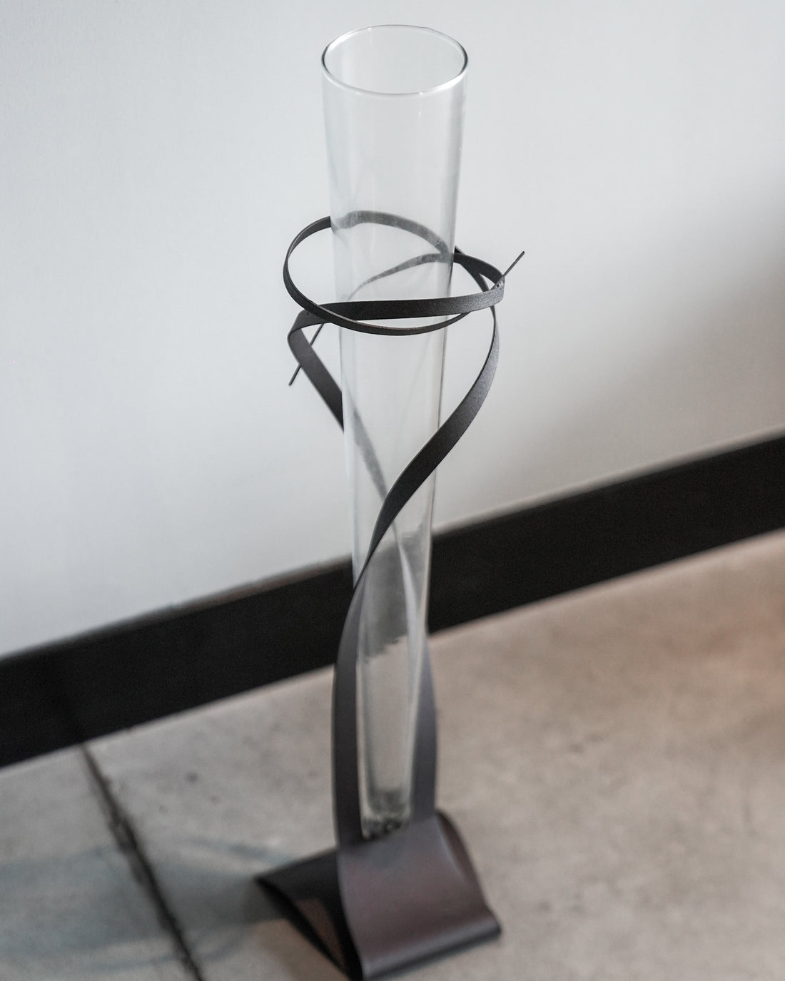 GLASS VASE