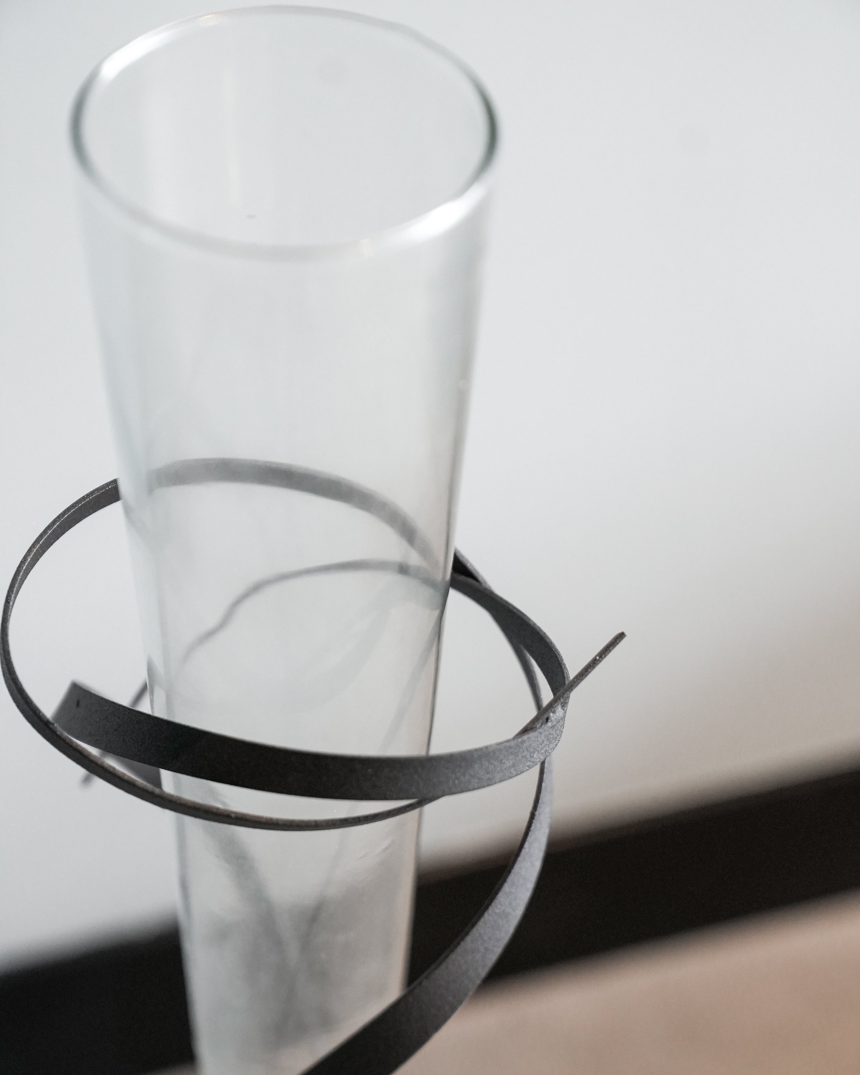 GLASS VASE