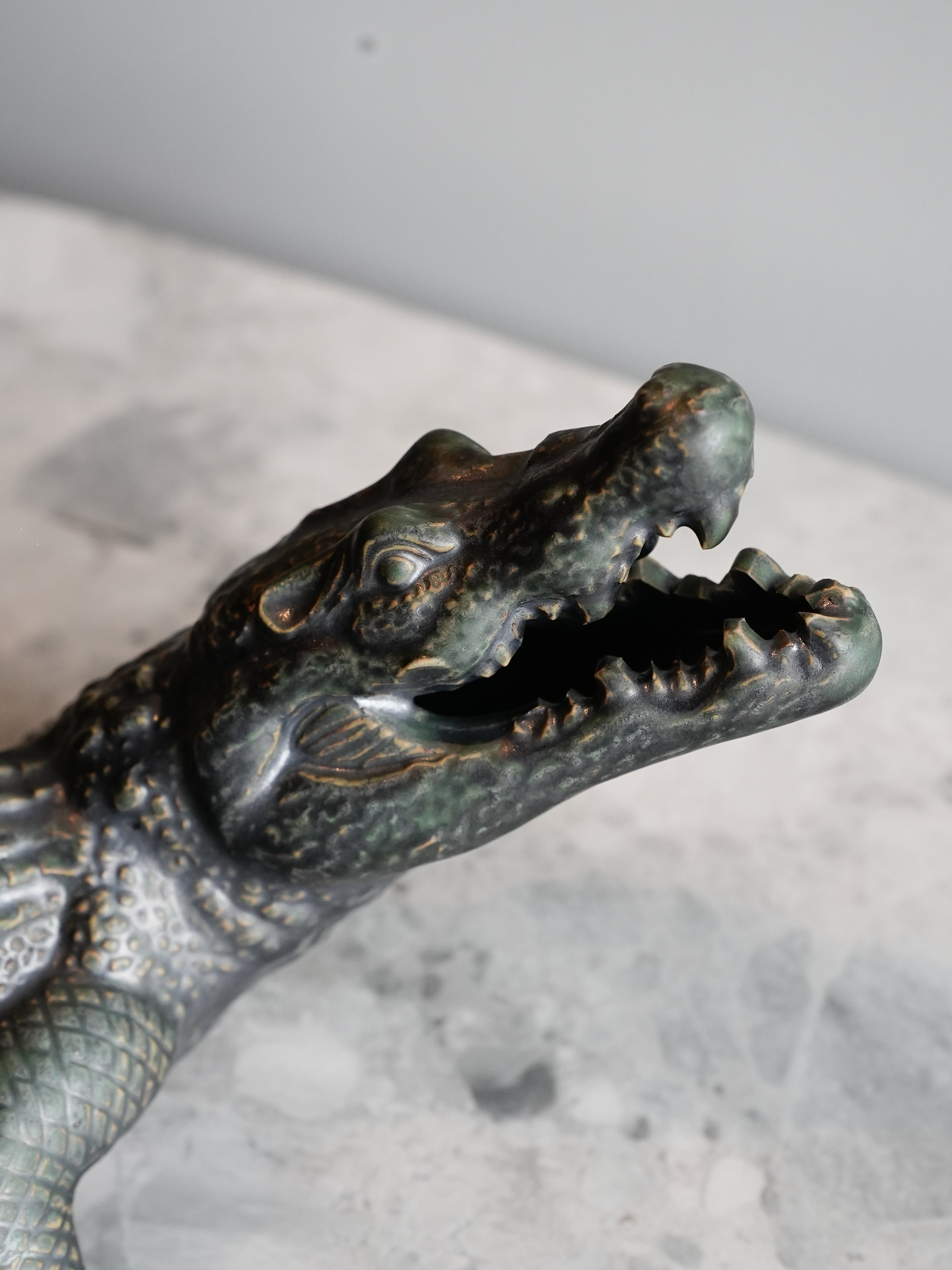 ALLIGATOR DECOR