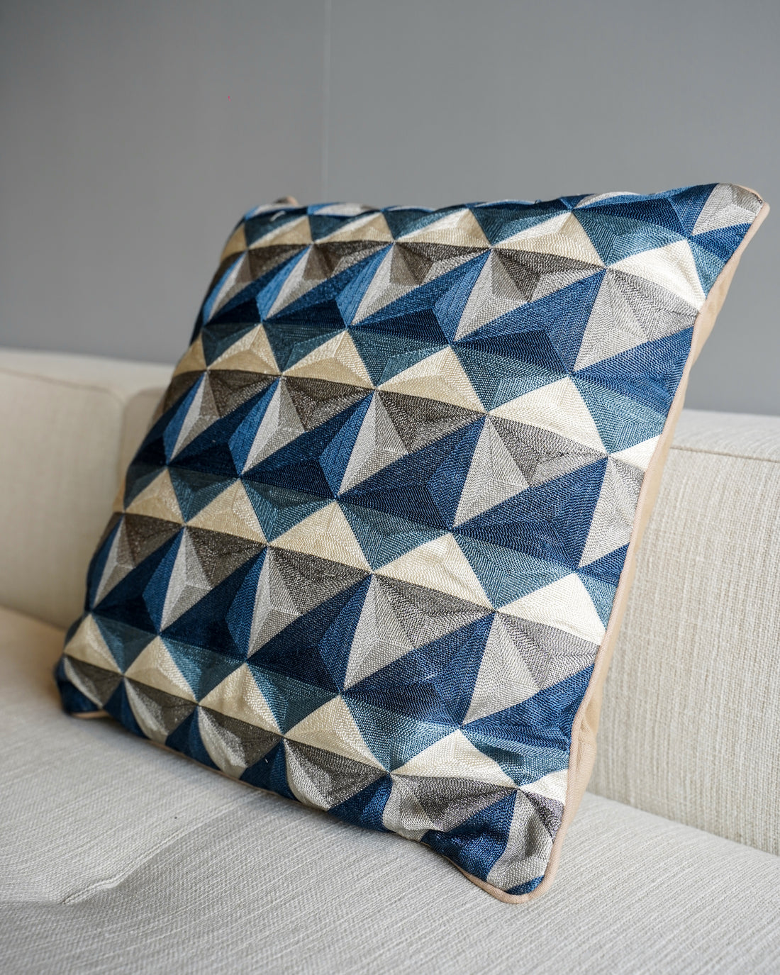 CUSHION