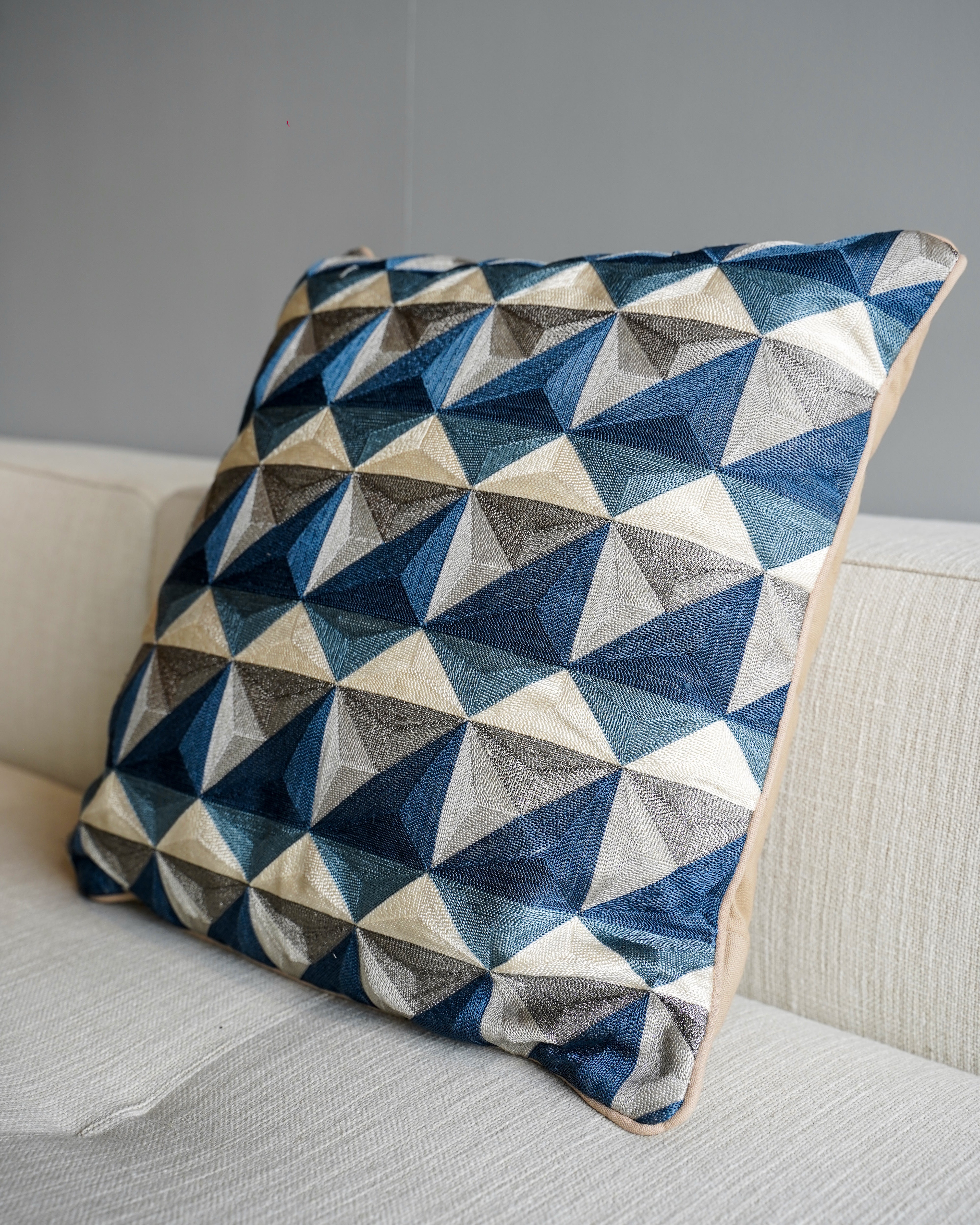 CUSHION