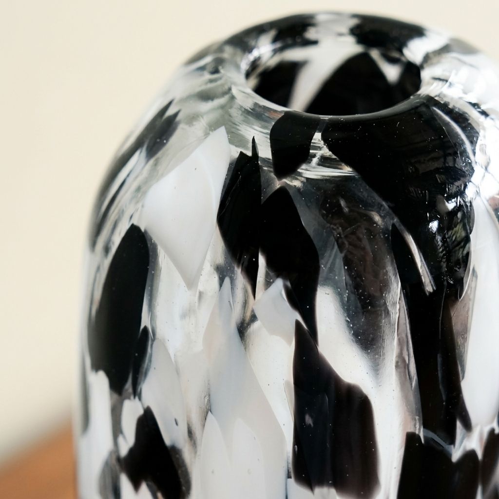 GLASS VASE