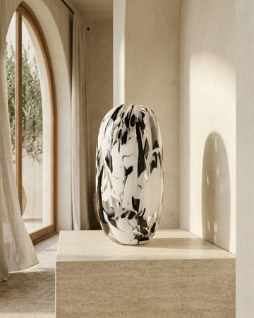 GLASS VASE