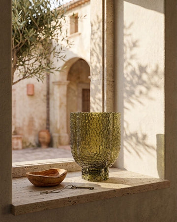 GLASS VASE