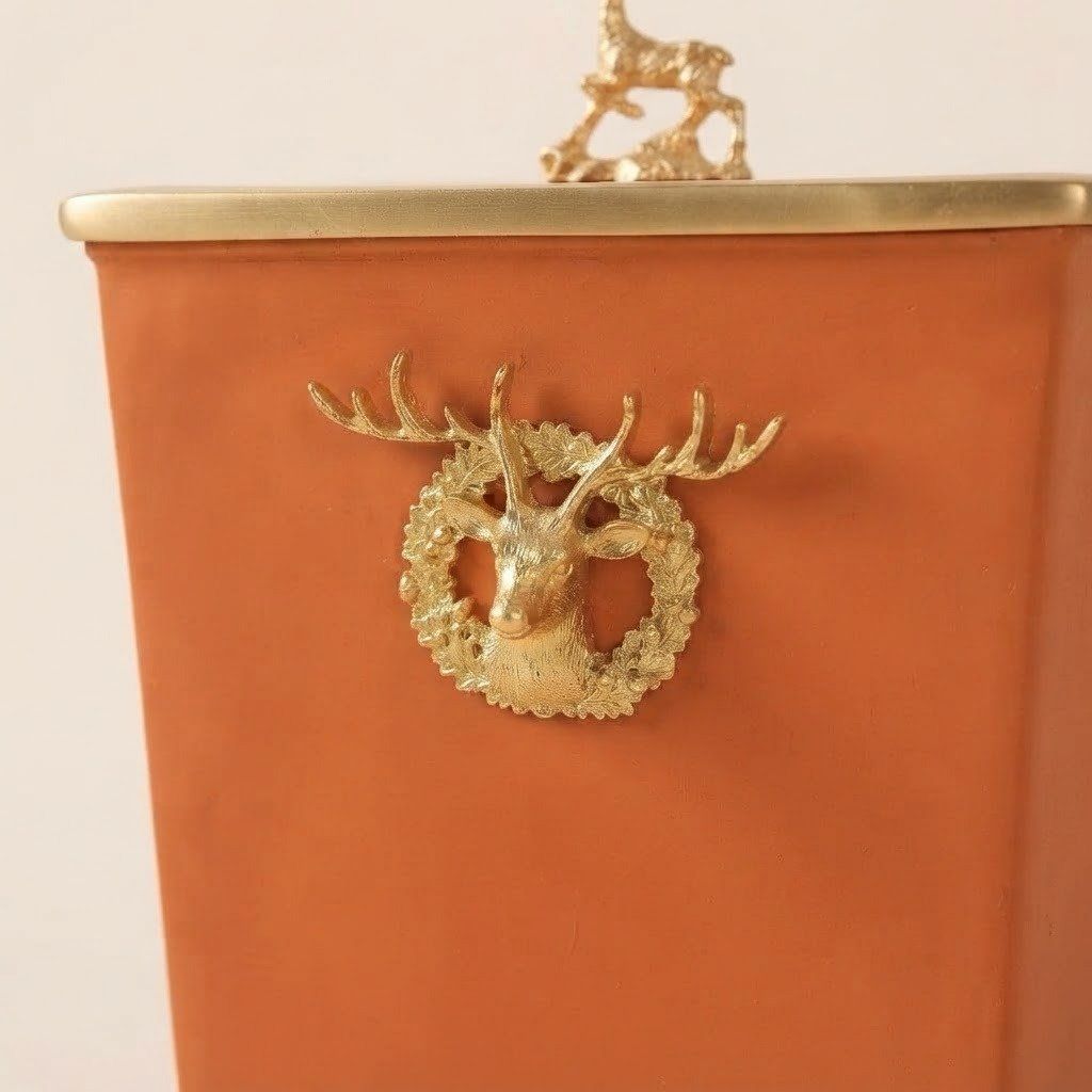 TRASH CAN