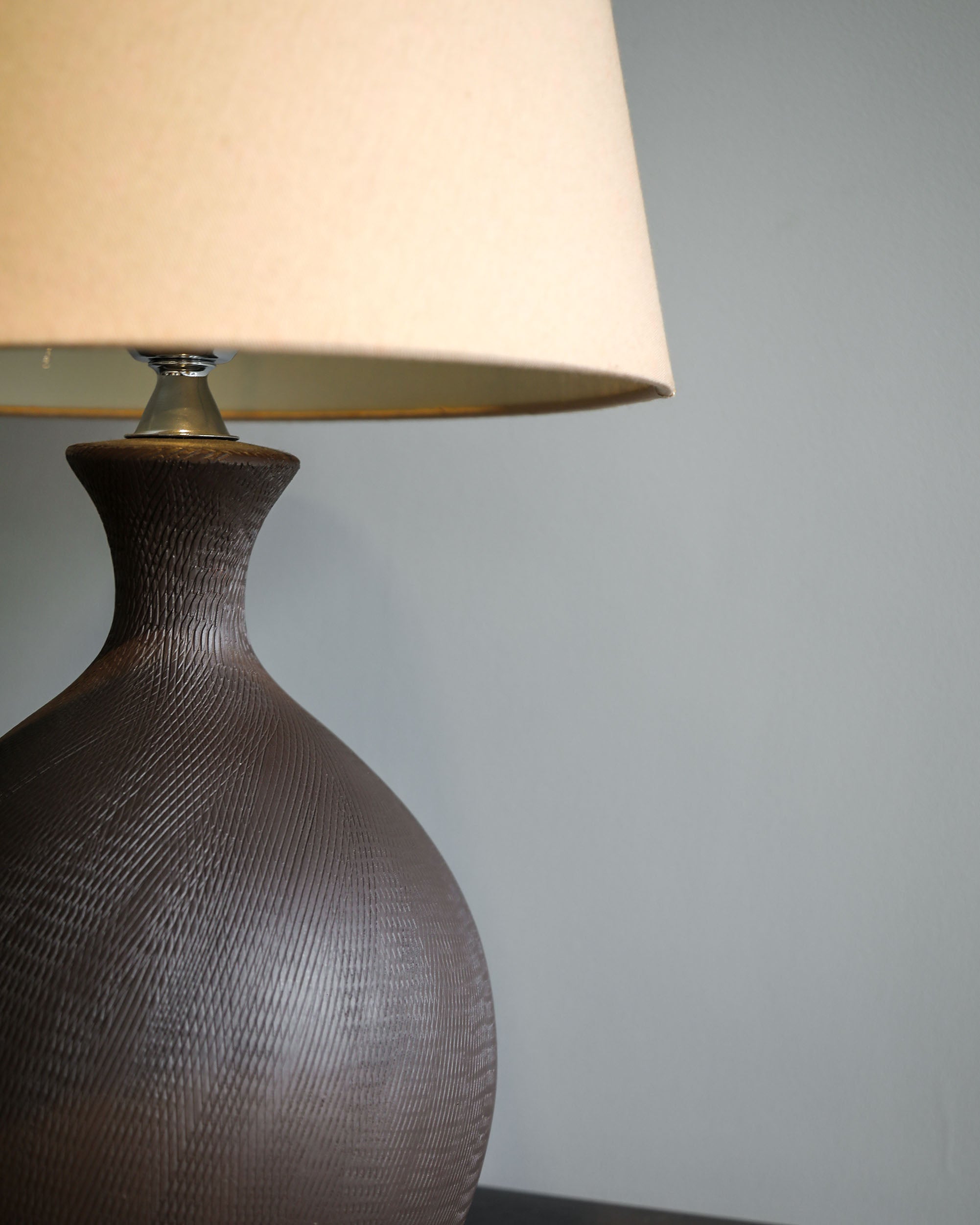 CERAMIC TABLE LAMP