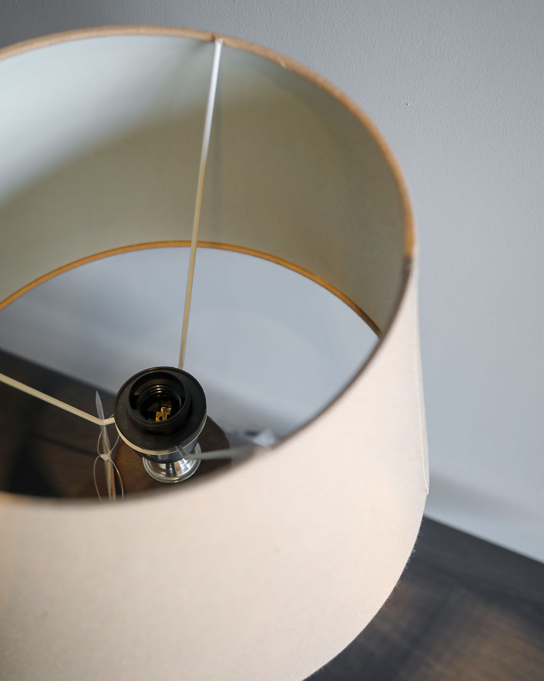 CERAMIC TABLE LAMP